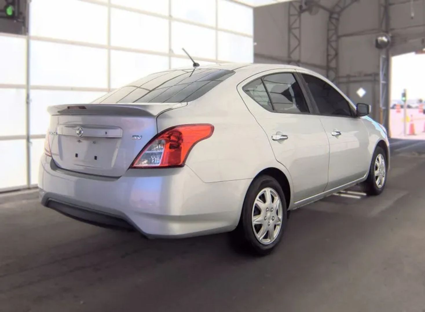 nissan versa sedan 2018 3N1CN7APXJK432160 image nissan versa sedan 2018 3N1CN7APXJK432160 image